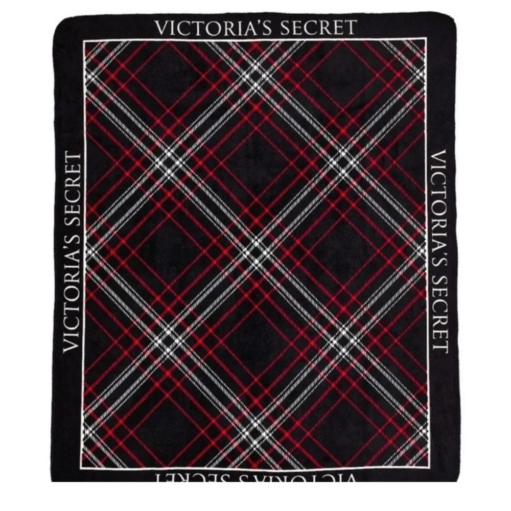 NWT Victorias Secret Cozy Plush Plaid Blanket